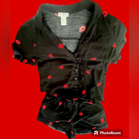 Forever 21 Kiss Lips Pj Set NWOT Black w/red lips Sz S - Picture 4 of 11